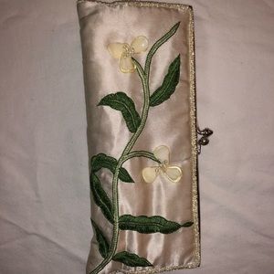 Moyna silk clutch